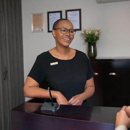 Q'S Boutique Stay Standerton Екстериор снимка