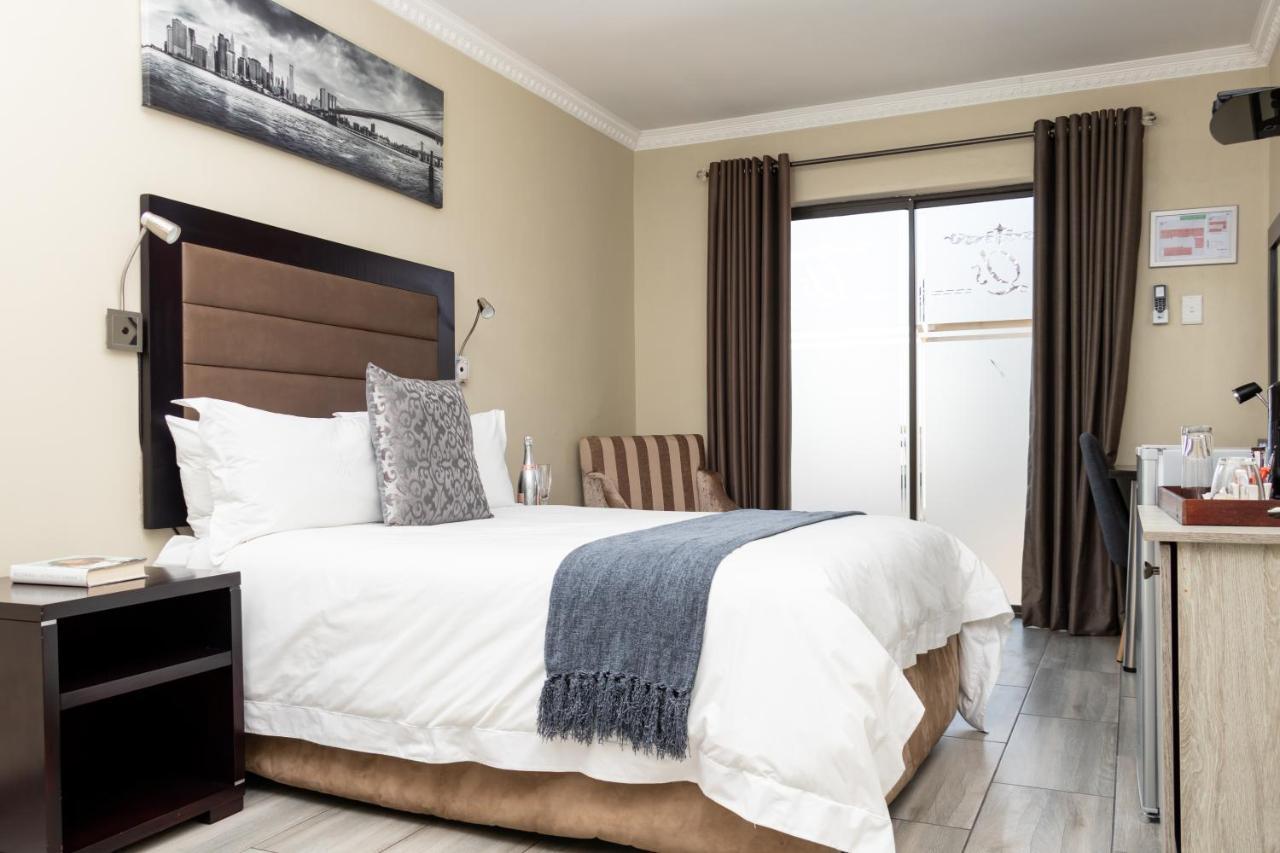 Q'S Boutique Stay Standerton Екстериор снимка