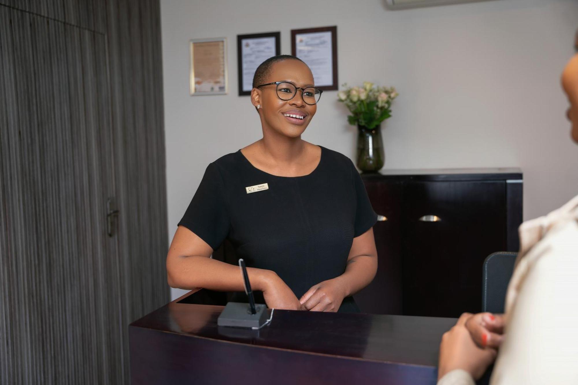 Q'S Boutique Stay Standerton Екстериор снимка