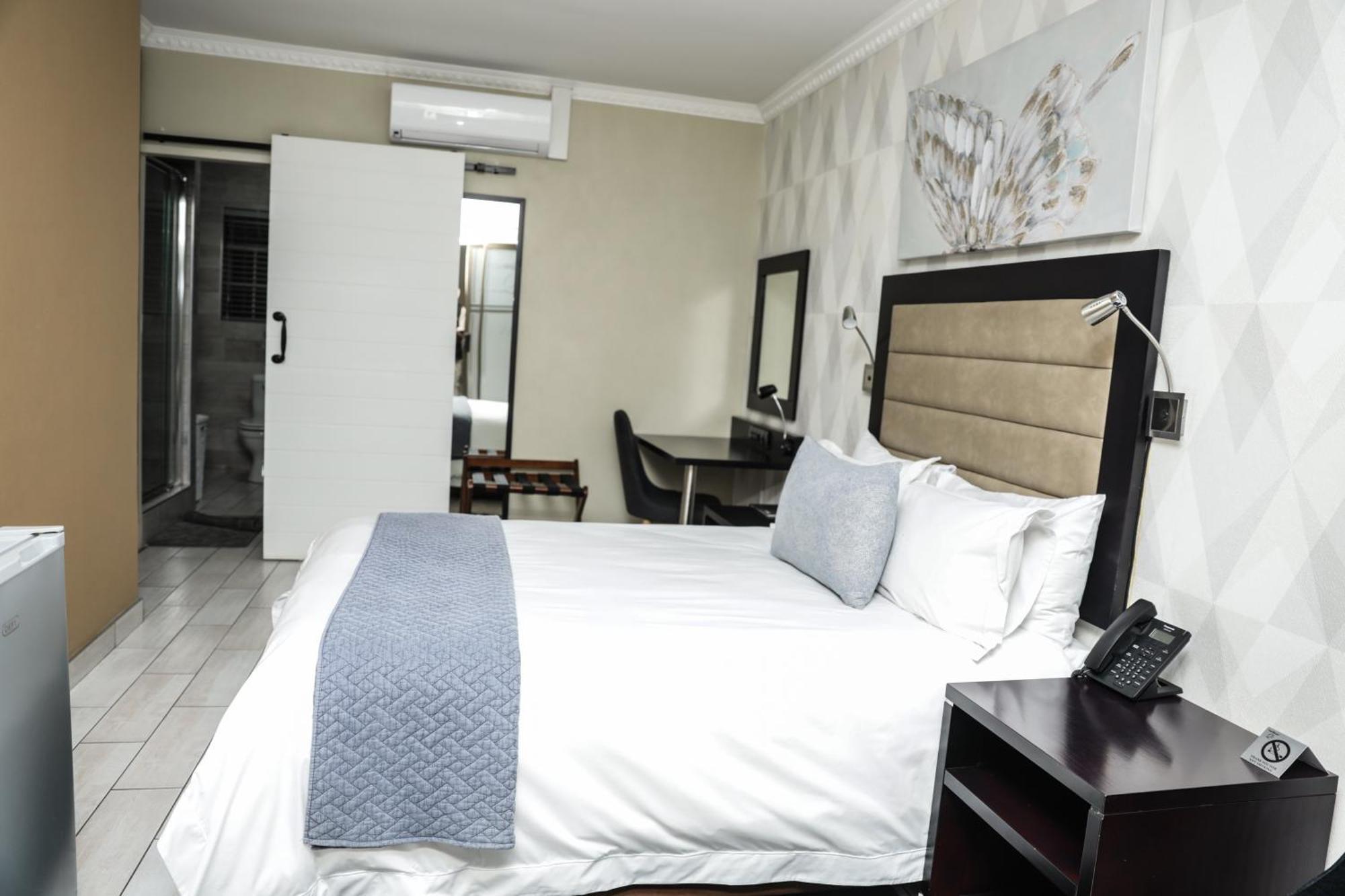 Q'S Boutique Stay Standerton Екстериор снимка