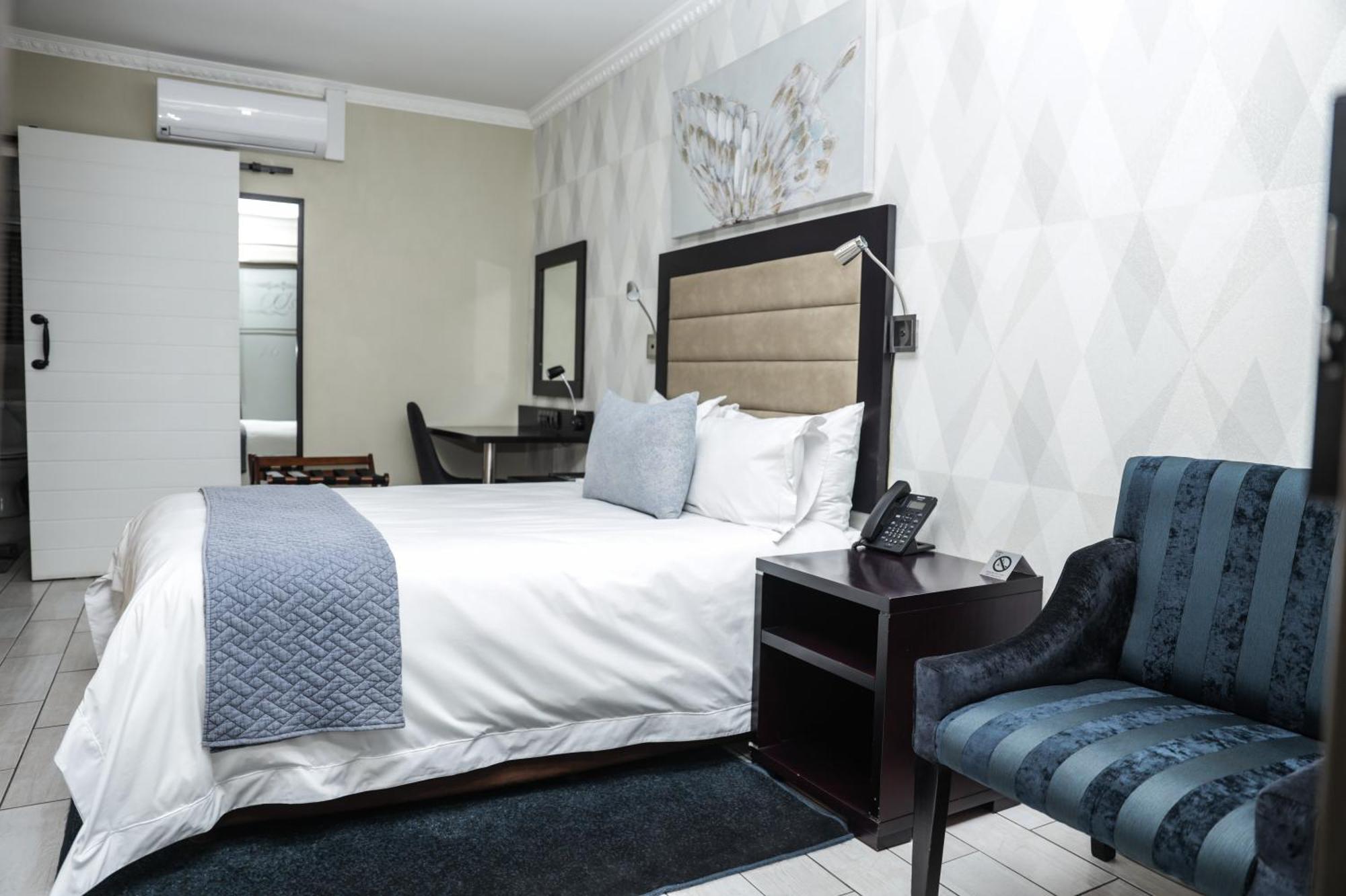 Q'S Boutique Stay Standerton Екстериор снимка