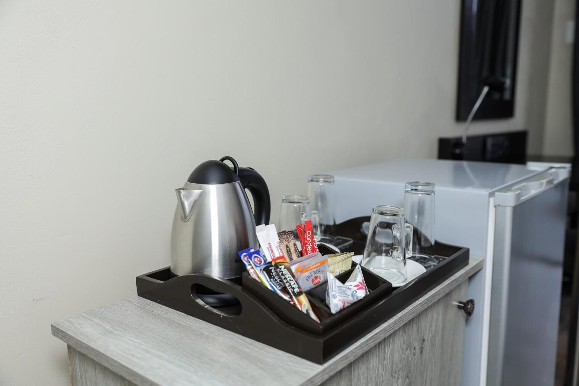 Q'S Boutique Stay Standerton Екстериор снимка